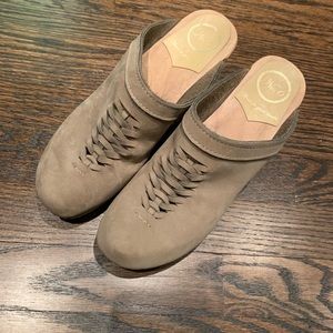 No. 6 clogs in Celery